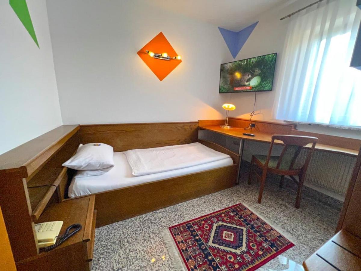 Hotel Und Restaurant Nehrener Hof Bagian luar foto