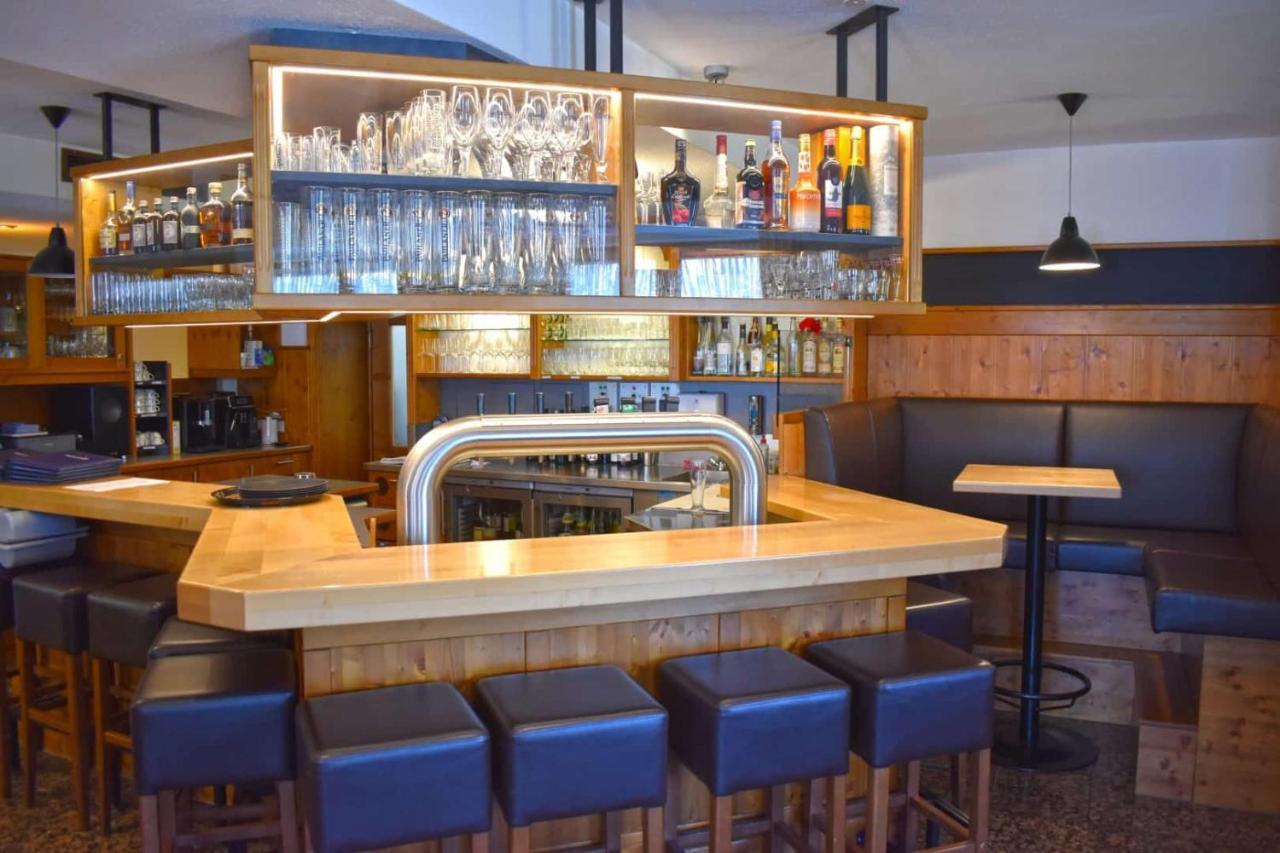 Hotel Und Restaurant Nehrener Hof Bagian luar foto