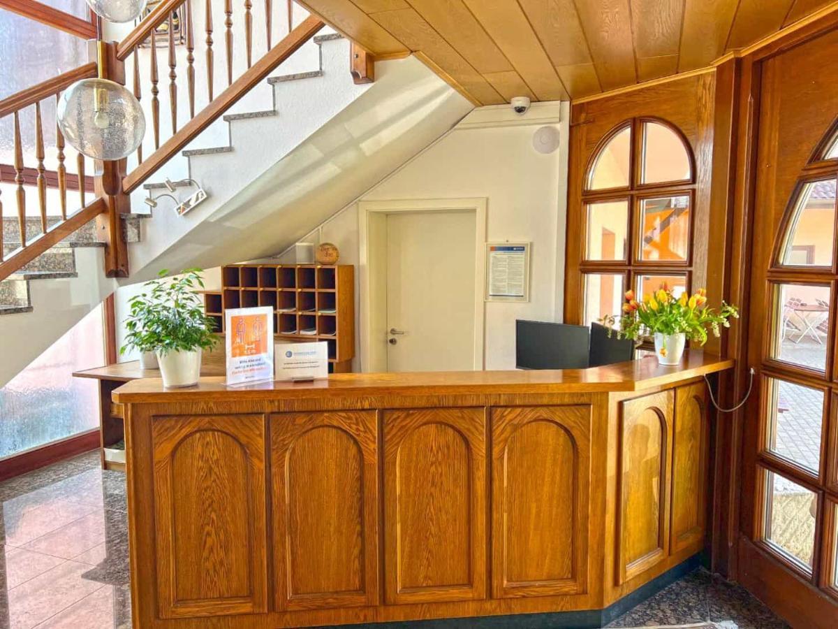 Hotel Und Restaurant Nehrener Hof Bagian luar foto