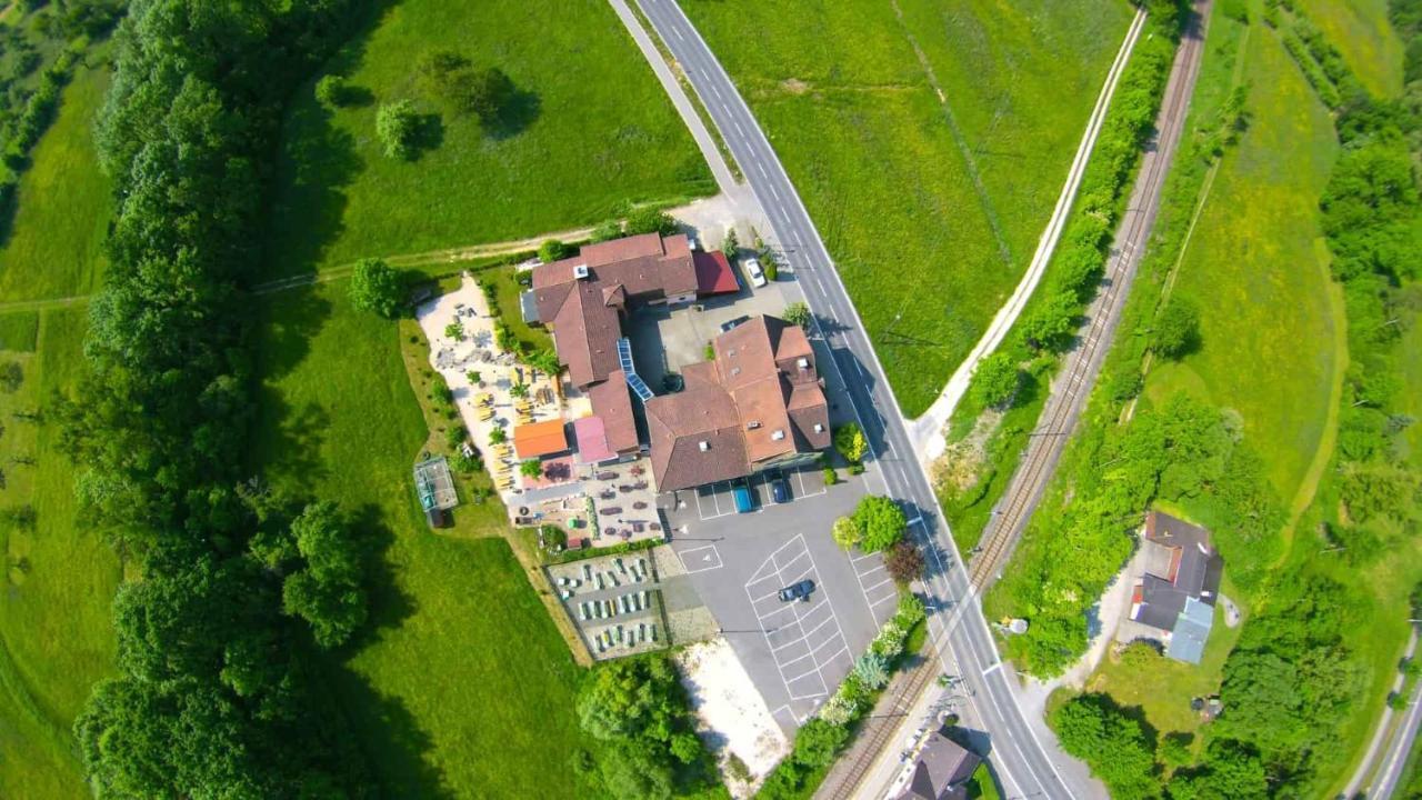Hotel Und Restaurant Nehrener Hof Bagian luar foto