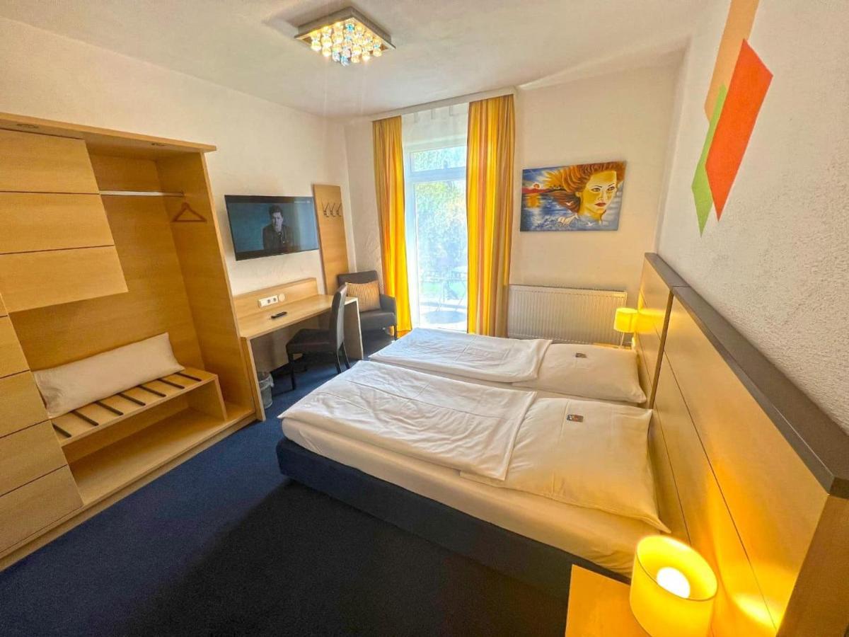Hotel Und Restaurant Nehrener Hof Bagian luar foto