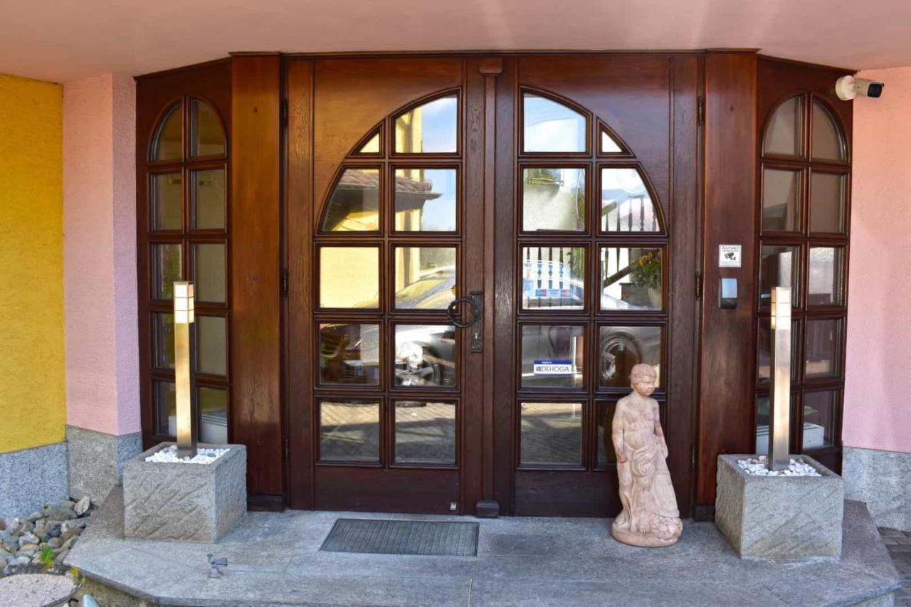 Hotel Und Restaurant Nehrener Hof Bagian luar foto